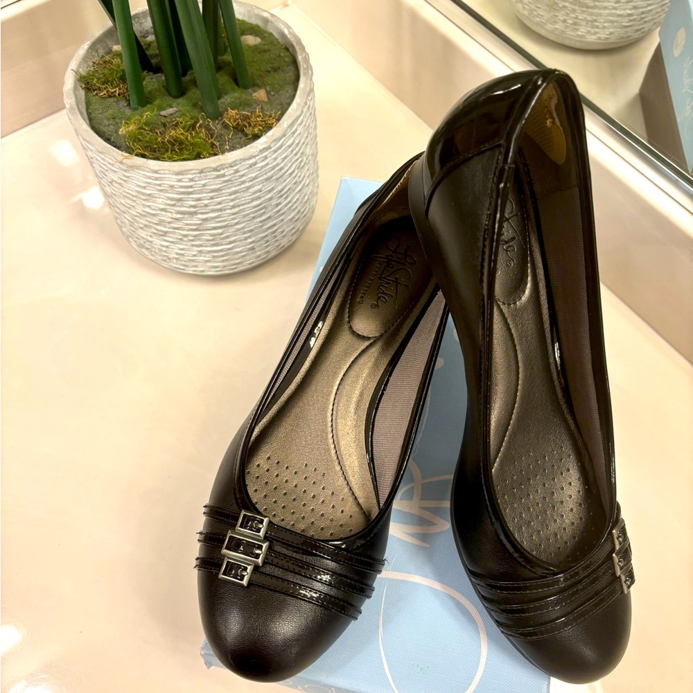 Life Stride Black Comfort Flats with Decorative Toe
